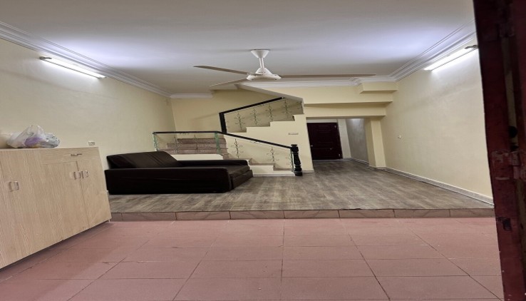 Cho thuê nhà ngõ ô tô, kinh doanh, Phương Mai 36m2, 4 tầng, 3 ngủ, chỉ 15 Triệu